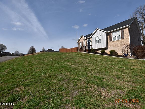 3rd image of 624 Greenfern Trl