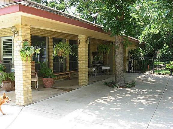 3rd image of 1015 Crepe Myrtle Ln