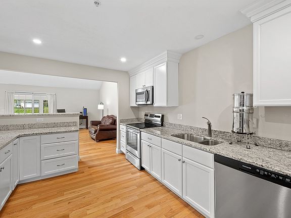 3rd image of 12 Stratford Village Dr #12