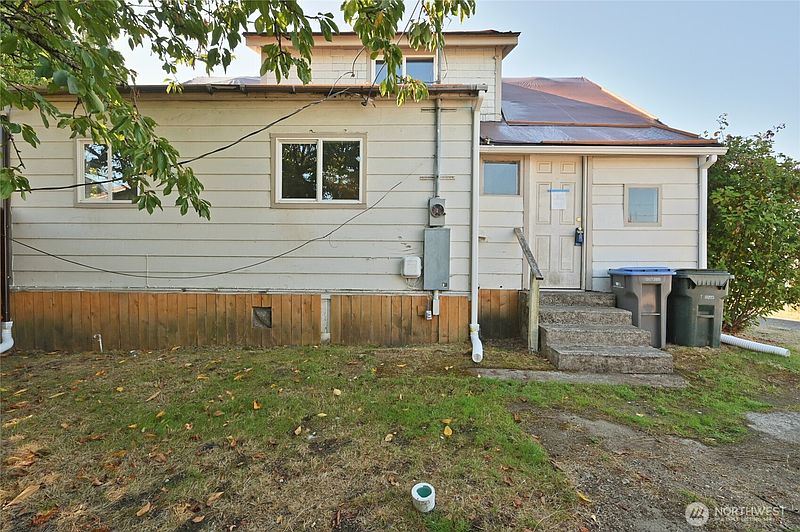 3rd image of 917 Cogean Avenue