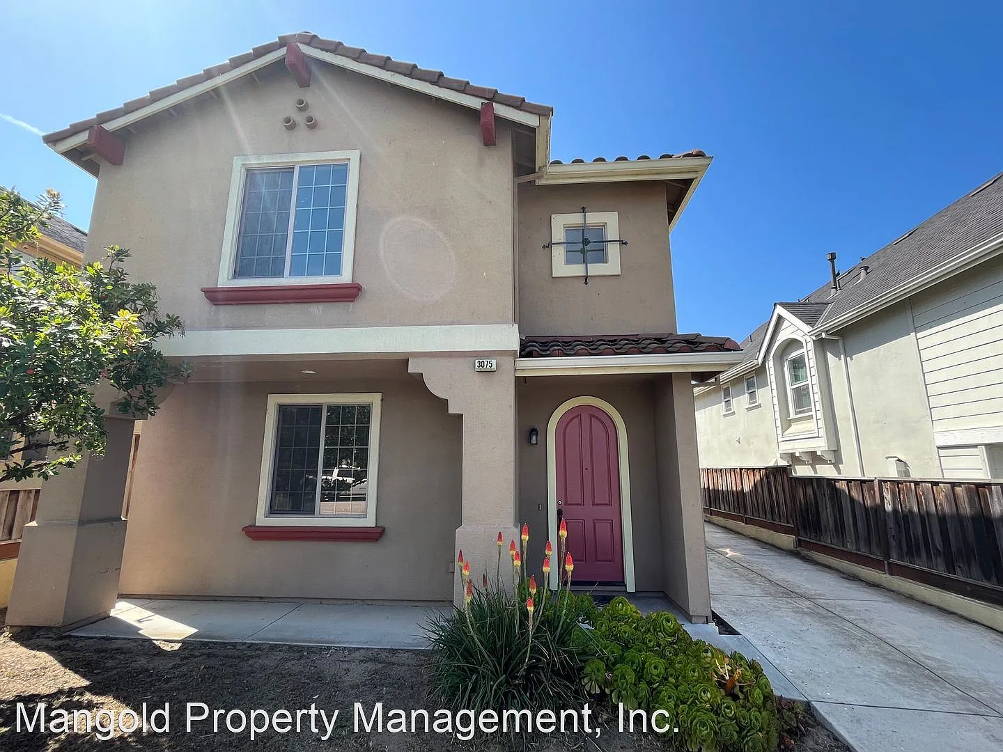 3075 Crescent Ave photo 1