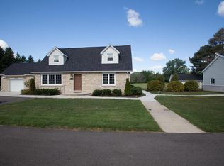 8647 S 35th St, Franklin, WI 53132