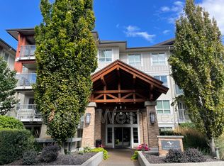 1093 Sunset Dr #208, Kelowna, BC V1Y9Z4