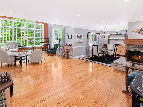 5th image of 12 Woodview Ln