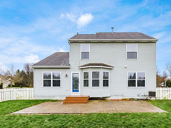 4th image of 290 Abbotsbury Dr