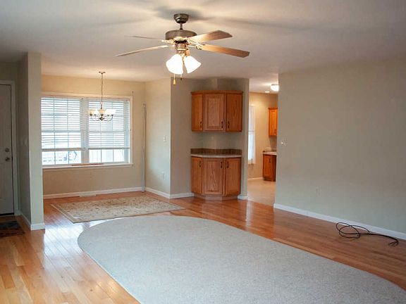 3rd image of 452 Sophia Ave