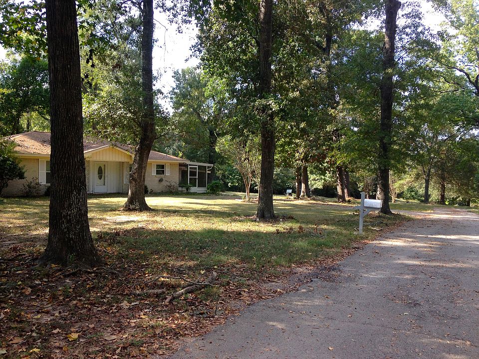 Home located at the end of a quiet street