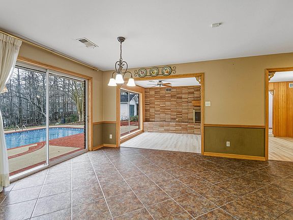 5th image of 219 Raymond Dr