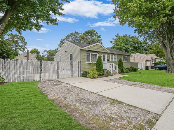 44 1st Street, Brentwood, NY 11717