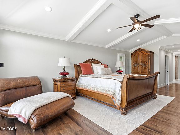 30th image of 401 Gholdston Dr