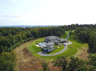 275 McCoy Ln, Leesport, PA 19533