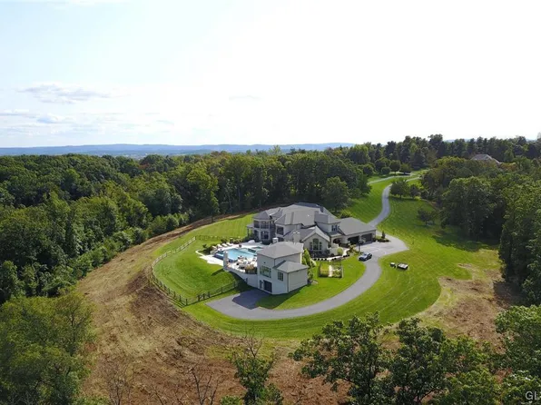 275 McCoy Ln, Leesport, PA 19533