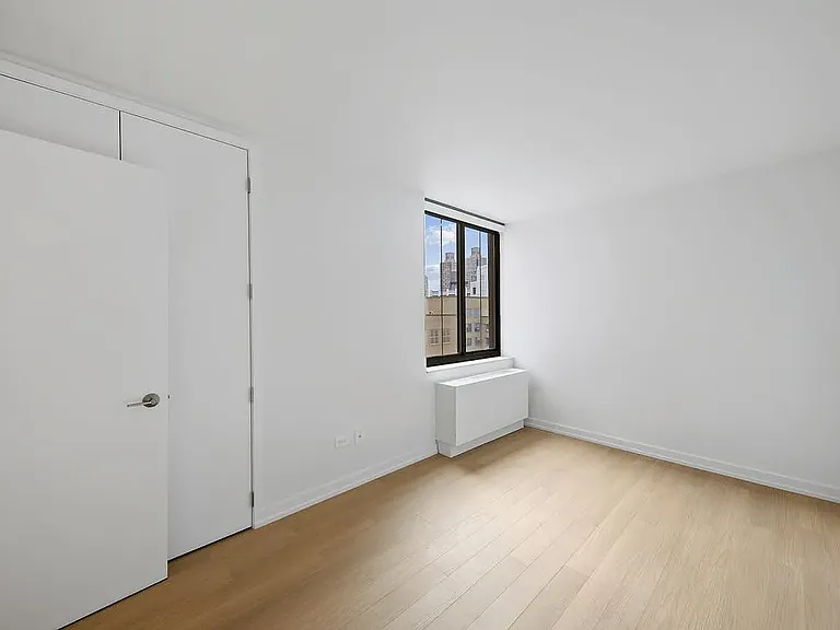 200 W 60th St #7G — Photo 12