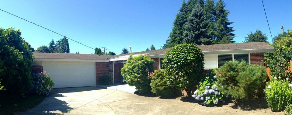 1st image of 2112 Woodcrest Dr SE
