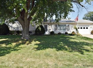 411 Harmony Dr, North Aurora, IL 60542