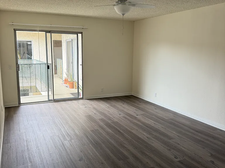 2220 W Victory Blvd #203 — Photo 10