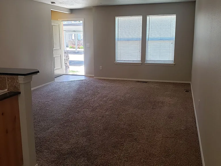 1452 N Allumbaugh St — Photo 3