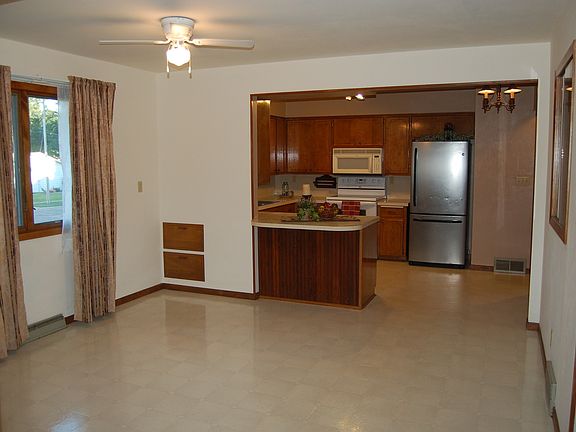 3rd image of 303 N Maryland Ave