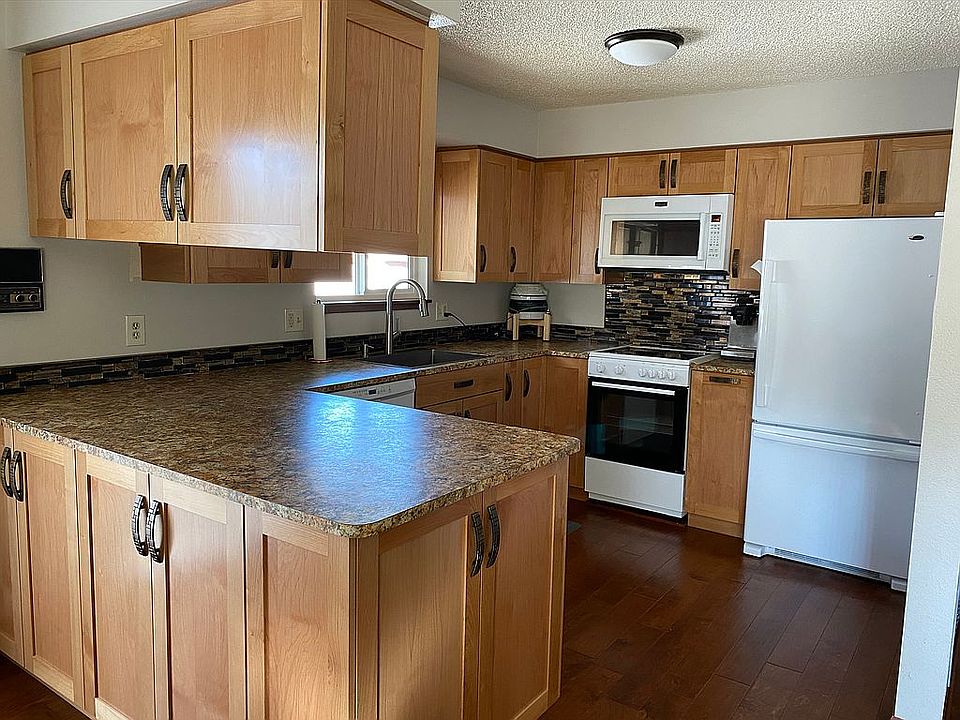 2nd image of 805 Warner Dr