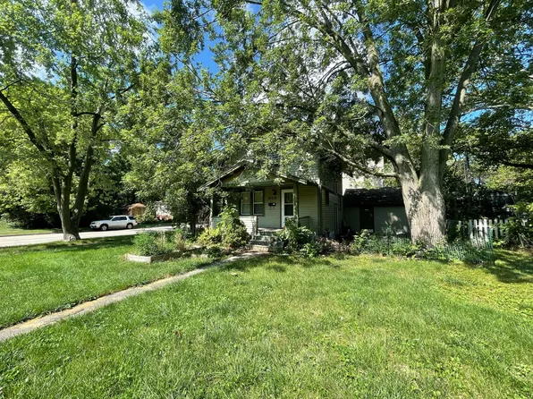 609 Harwood Ct, Champaign, IL 61820