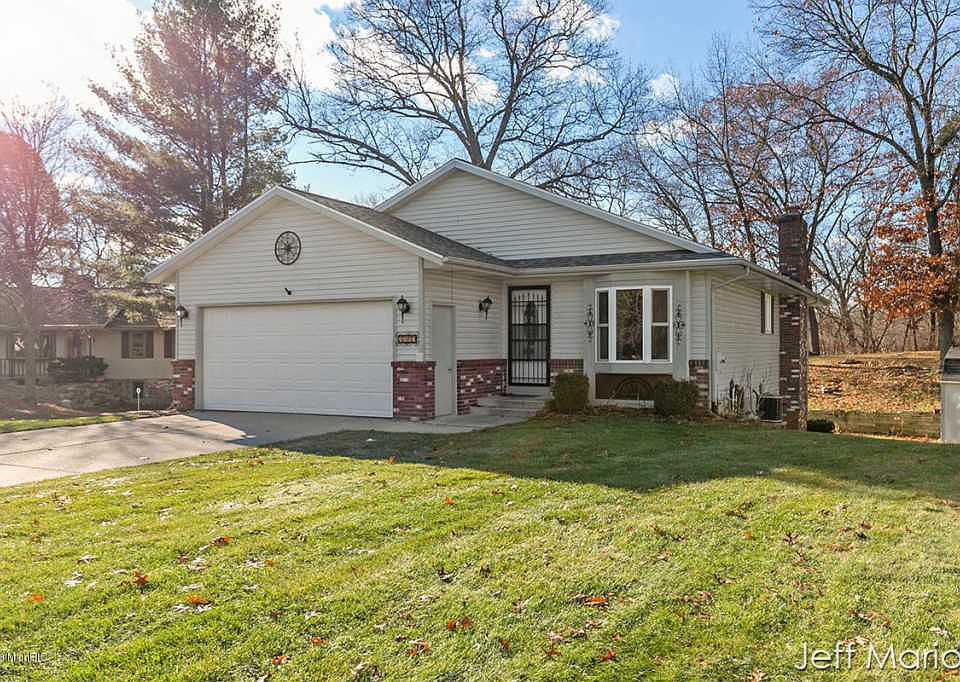 1st image of 3369 Balsam Ave NE