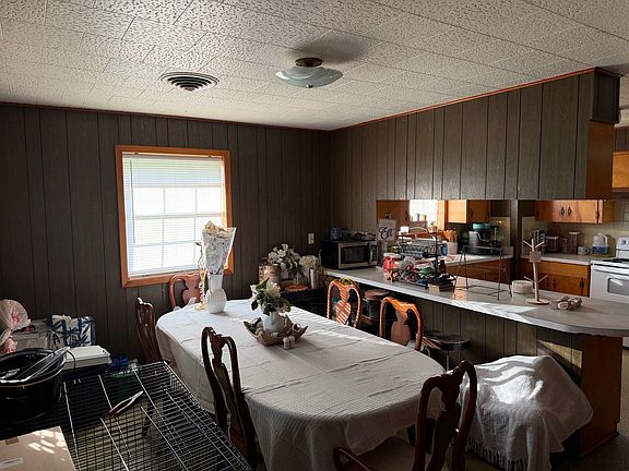 4th image of 1140 E Camellia Dr