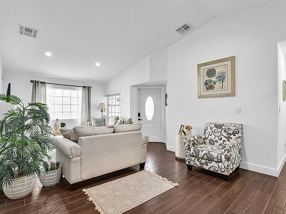 5th image of 651 SW 176TH Avenue