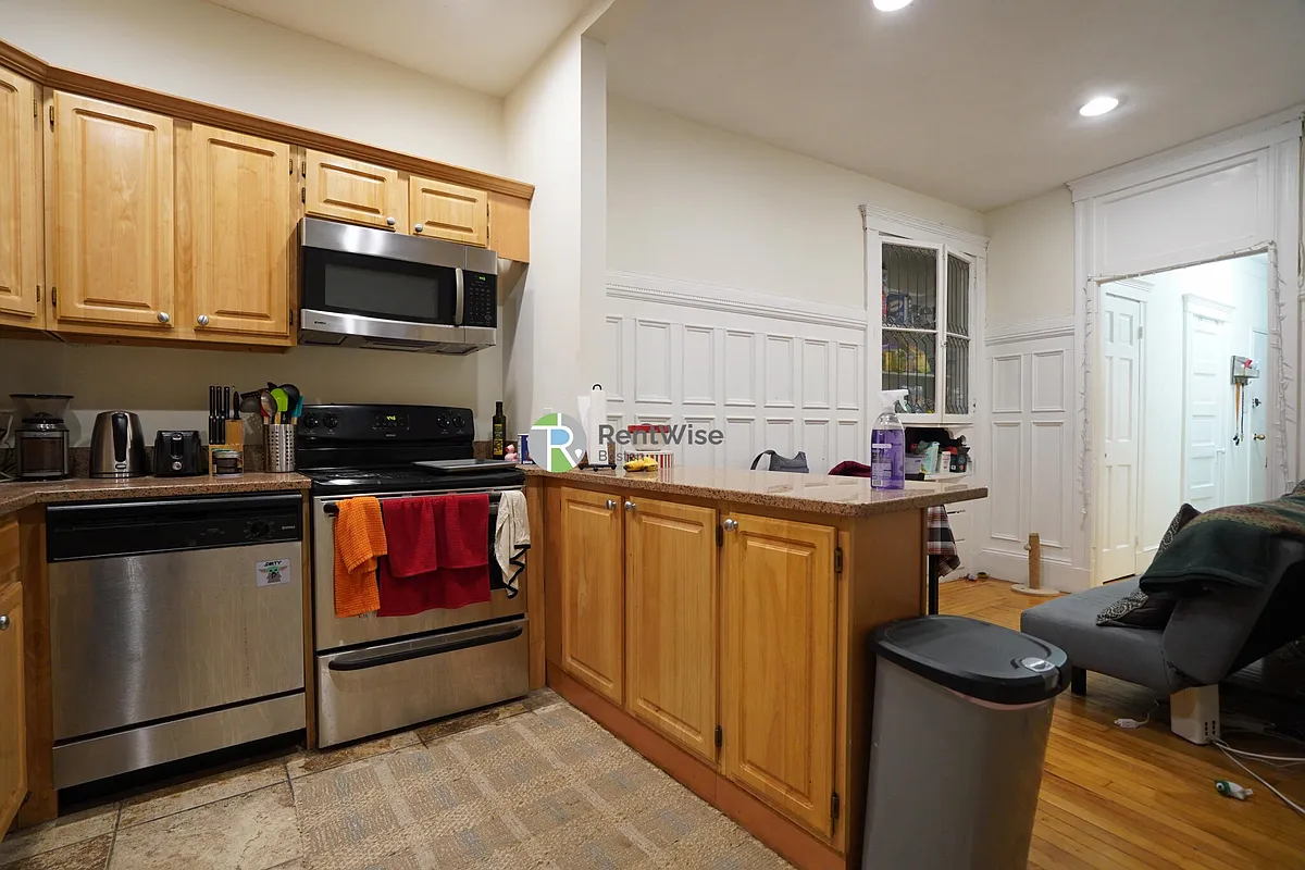Building Photo - 1322 Commonwealth Ave #8A