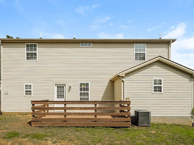 106 Bradford Cir — Photo 17