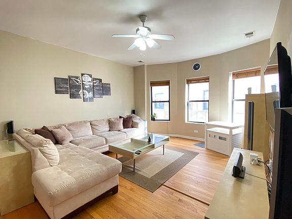 3rd image of 7442 N Hermitage Ave APT 2J