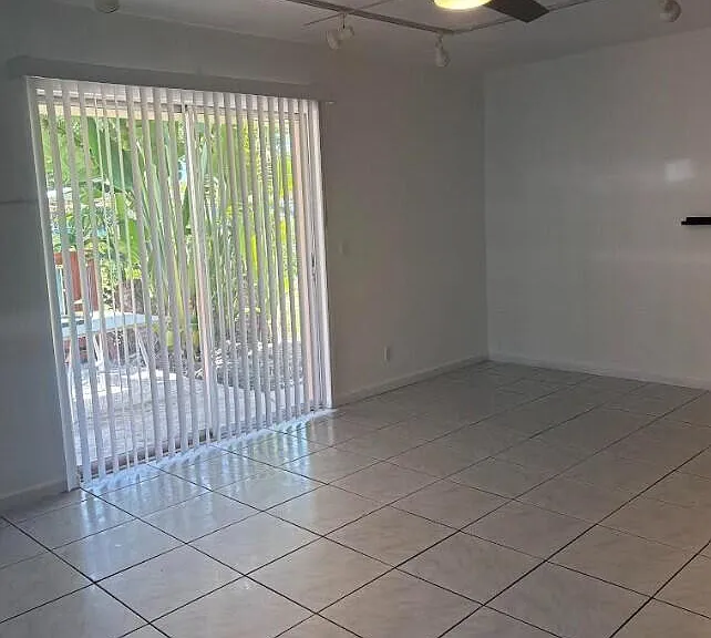 2801 Albatross Rd — Photo 2
