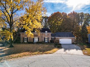 16 Lincolnshire Ave, Danville, IL 61832