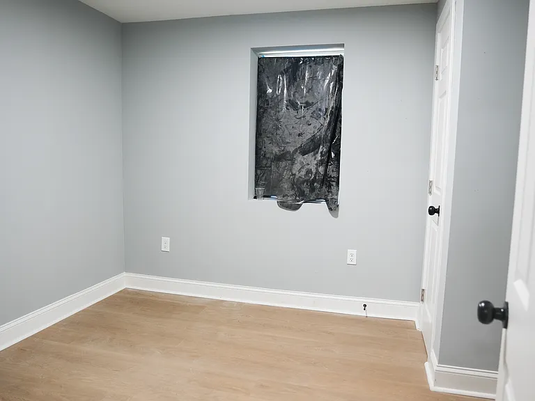 4904 Queensberry Ave — Photo 12