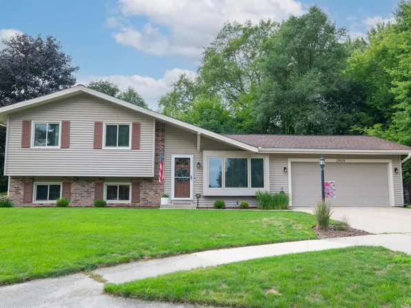 2909 Berkshire COURT, Waukesha, WI 53188