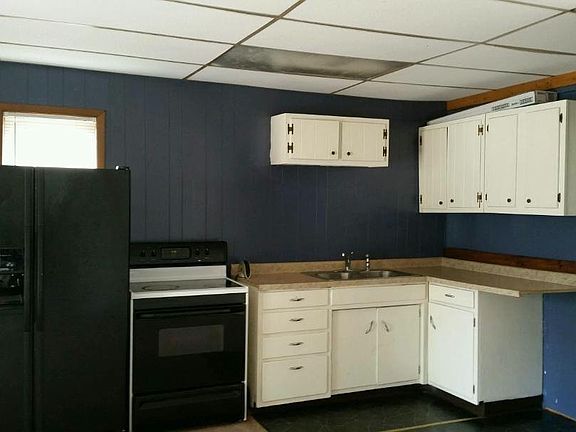 Kitchen- appliances included