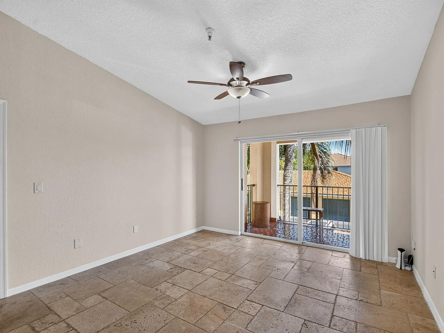 2 bed, 1.0 bath, 945 sqft, $2,225 — Photo 4