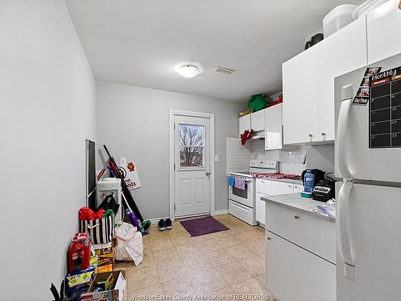 5th image of 853 Pillette Rd