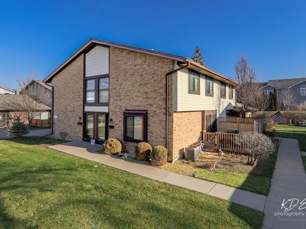8313 Portsmouth Dr Unit A, Darien, IL 60561