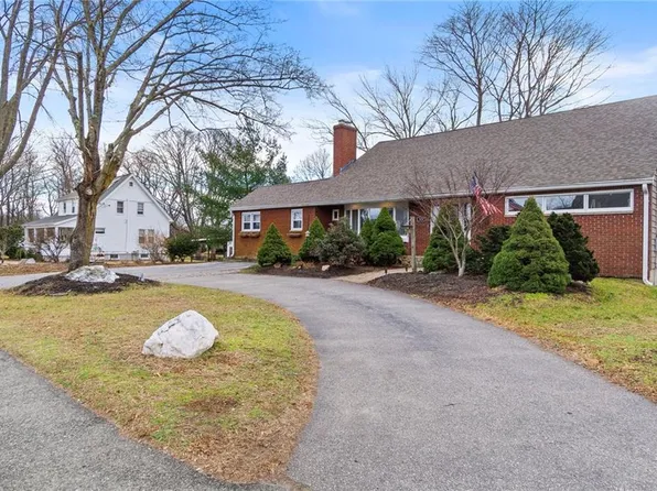 310 Sandy Ln, Warwick, RI 02889