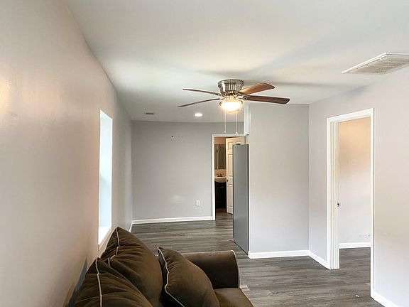 2nd image of 1125 Armstrong Ave