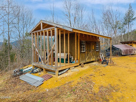 4th image of 1420 Russell Hollow Rd