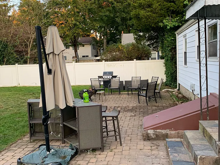 33 E Lyons St — Photo 5