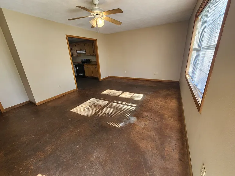 1310B Jeannie St — Photo 9