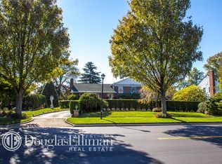 16 1st St, Garden City, NY 11530