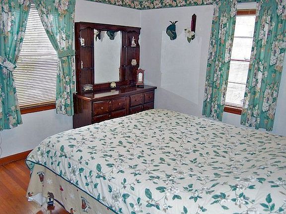 5th image of 378 Lee Ln