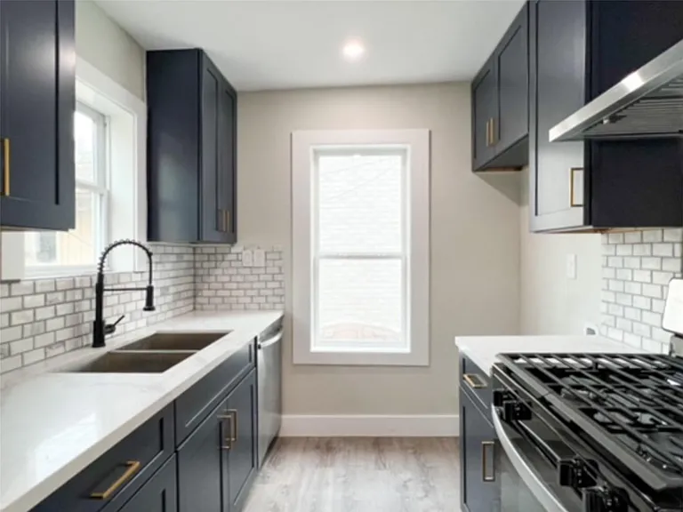 4704 Greenbriar St — Photo 5