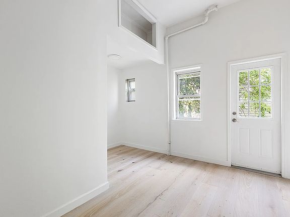 5th image of 196 Nassau Ave APT 1R