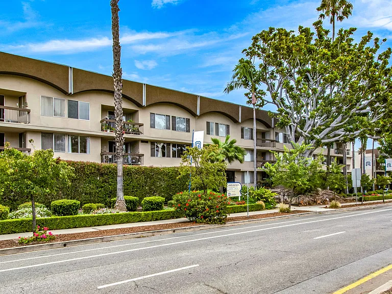 12221 San Vicente Blvd — Photo 45