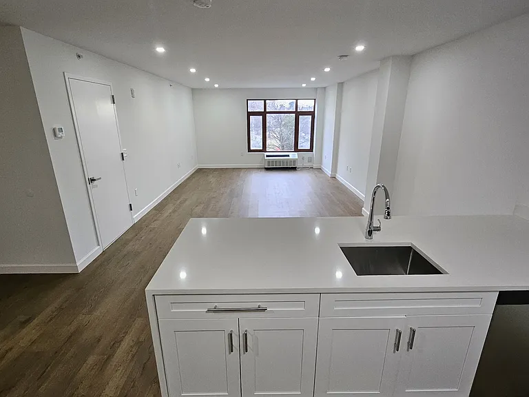 222 Gramatan Ave #4K — Photo 3