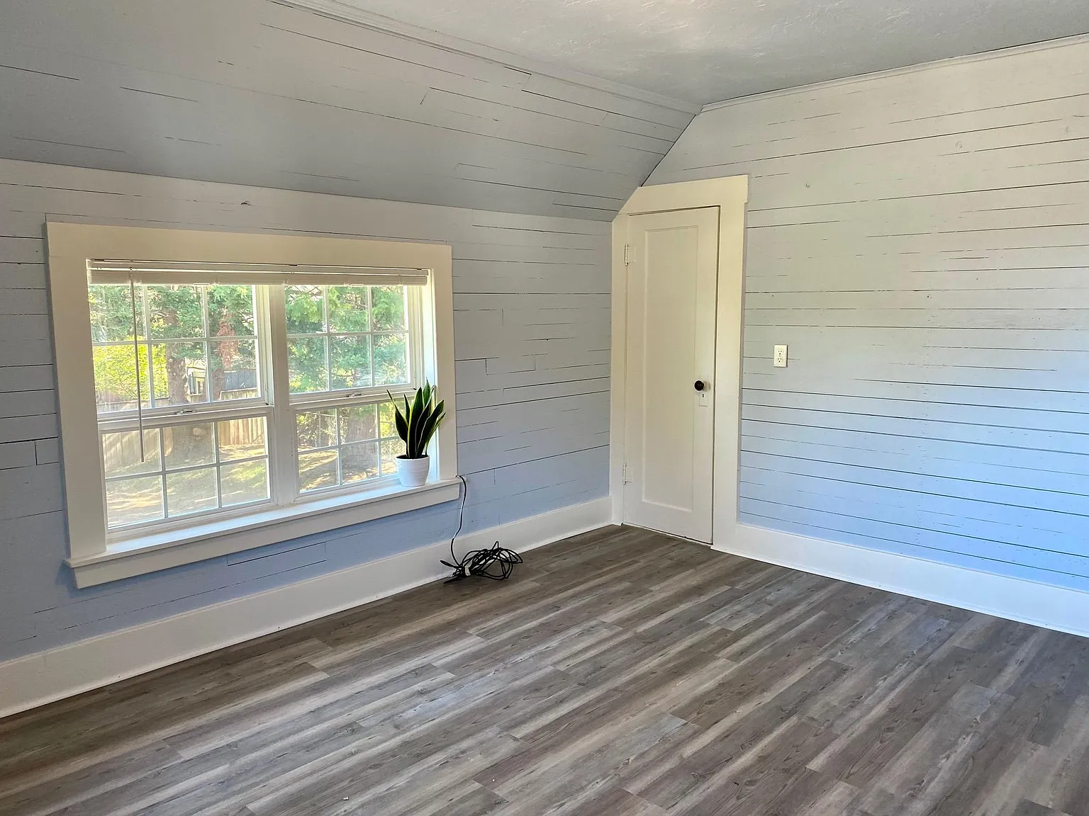 629 Miller St — Photo 2